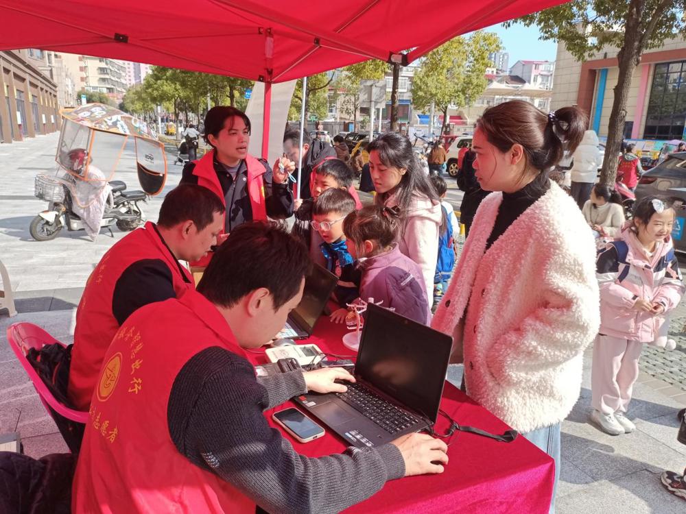 暖心服务零距离 常德公交IC卡轻松办