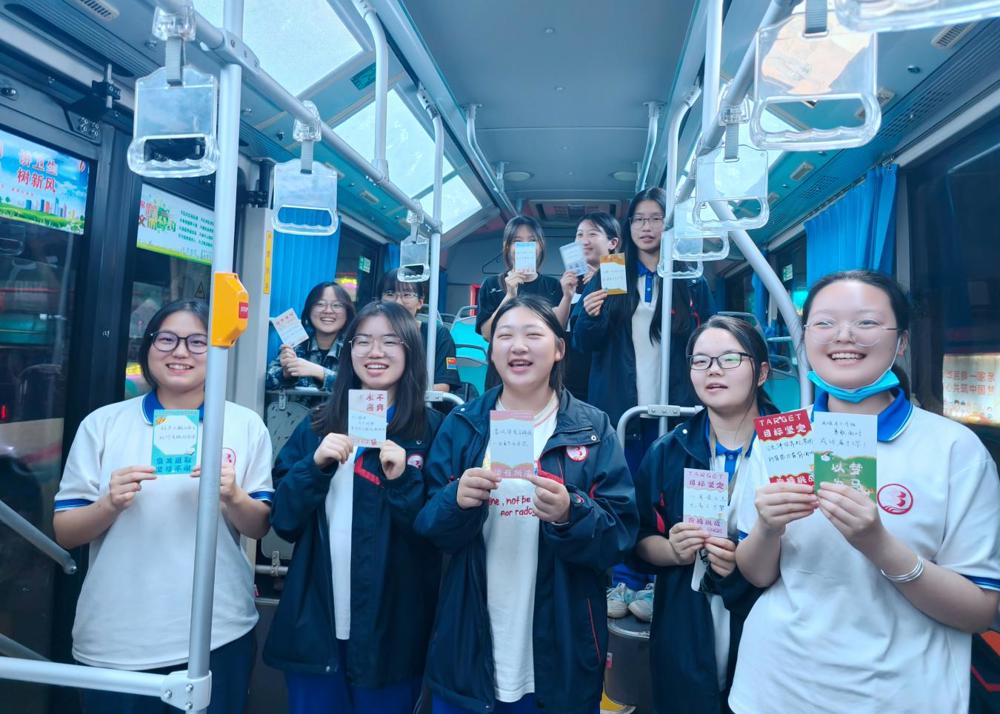 ​卡片寄情，定制护航！常德公交暖心送祝福